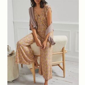 Anthropologie Matilda Jumpsuit Medium Wide Leg
Ruffle Hem Flutter Sleeve paisley
